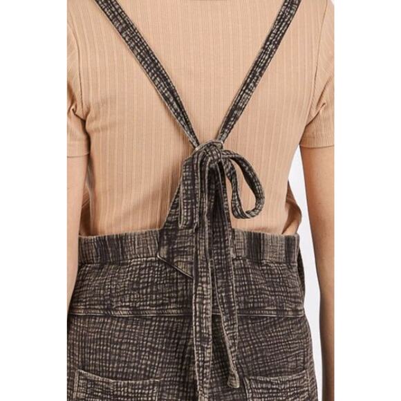 Mittoshop Textured Knotted Wide Strap Pockets Mineral Wash Overalls | Black - Picture 5 of 5